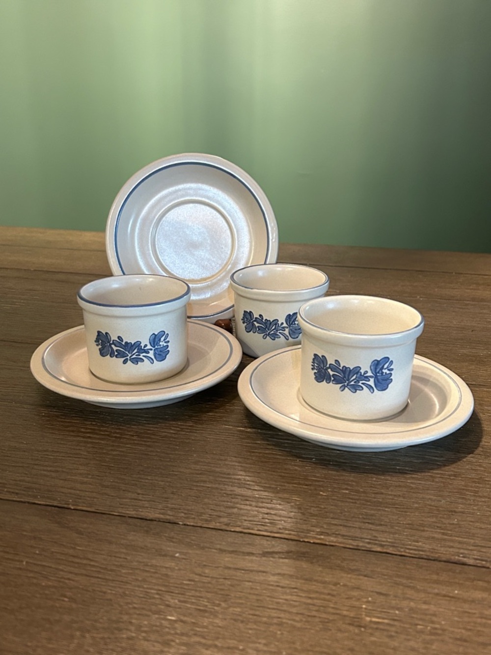 Vintage Pfaltzgraff Yorktowne ramekins with saucers set of three nice group C
